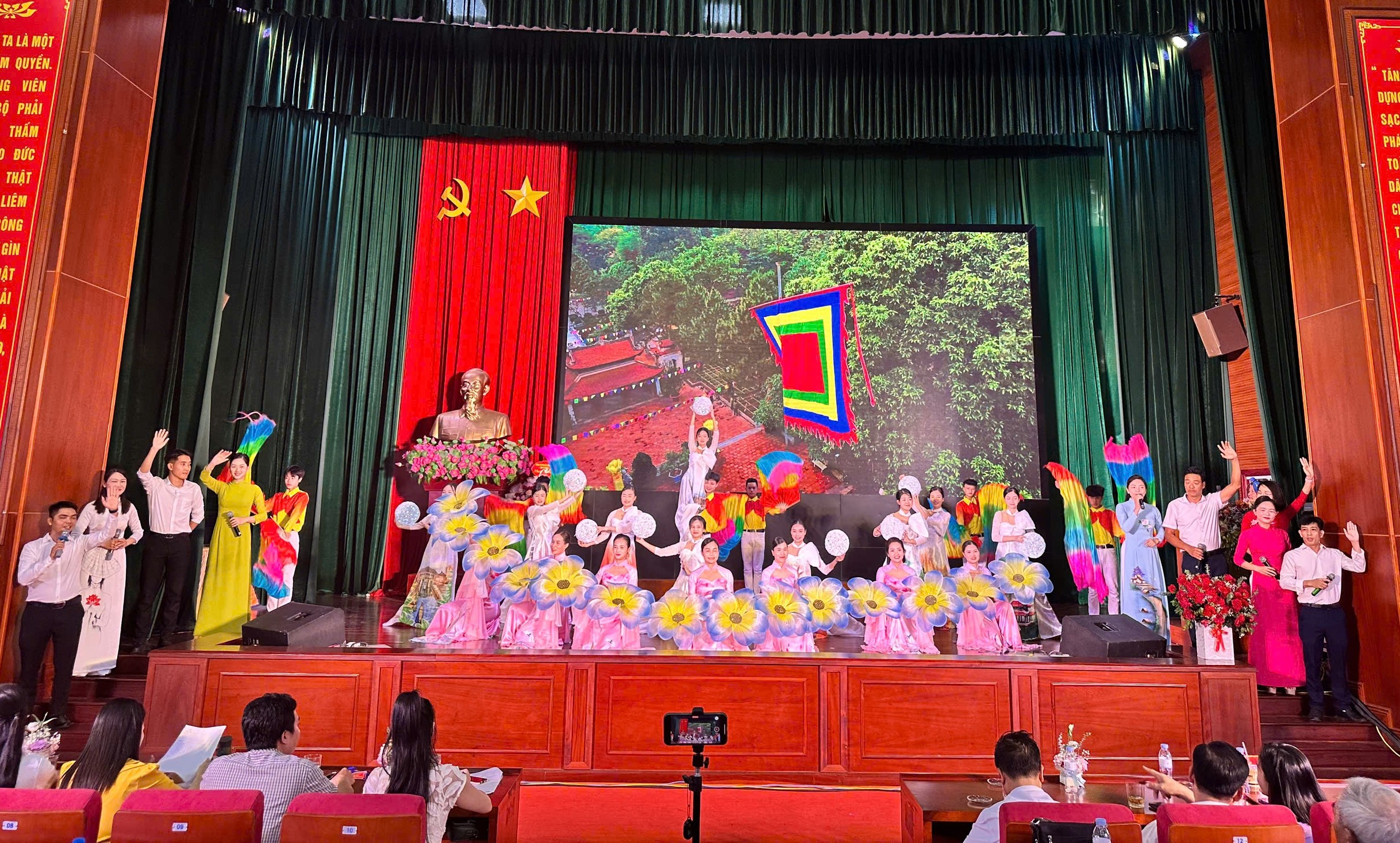 Chương trình nghệ thuật 